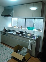 キッチン　after　幅を広げ戸棚を付けることにより収納力UP更に使いやすくなりました。